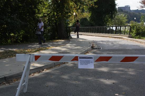 Obama Lock In Obama Administration Arbitrarily Choosing Which D.C. Monuments and ...
